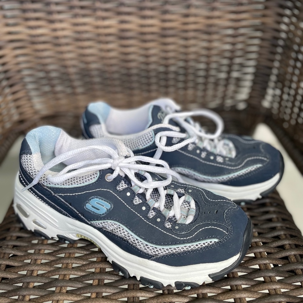 Skechers D'lites woman shoes, size 6